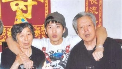 井柏然怒懟索要贍養(yǎng)費的父母，"生而不養(yǎng)，談何而來的贍養(yǎng)費？