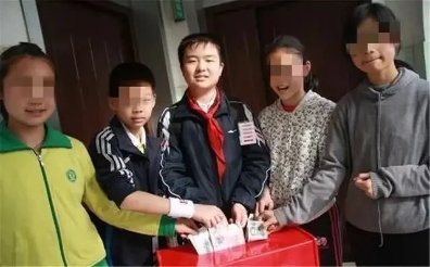 “五道杠少年”與“不屑弟”互換人生，凸顯家庭教育的重要性