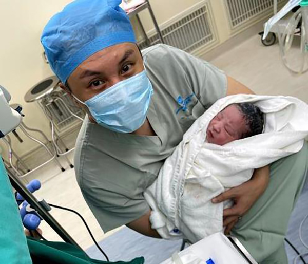 朱楨官宣二胎得子，網友：高顏值父母的新生兒也這么丑