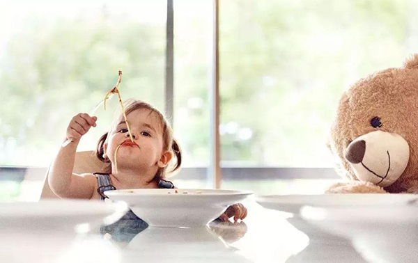 寶寶睡覺出現(xiàn)這幾種情況，輔食添加可要小心了