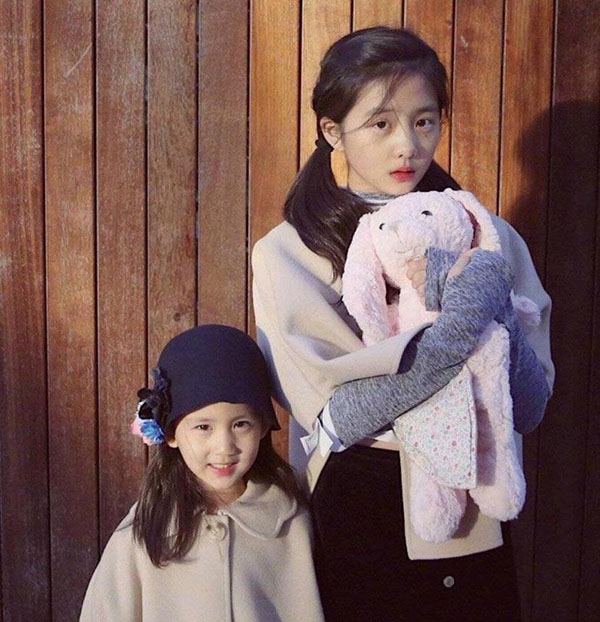 黃多多長(zhǎng)得有多像媽媽？看看她分享的社交動(dòng)態(tài)就知道