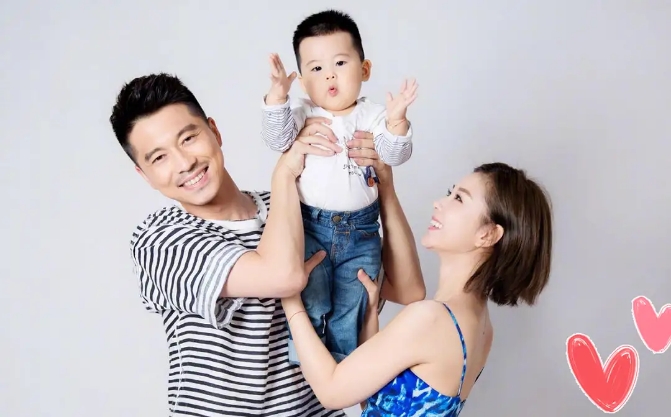 李小萌自曝老公王雷幫自己狠心斷奶，寶媽斷奶需要注意這兩個(gè)方面