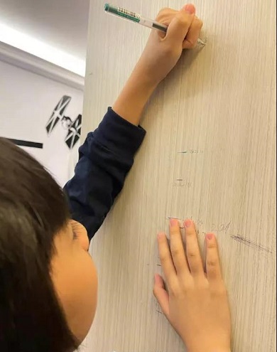 林志穎曬兒子側臉，破kimi長殘謠言，引網友感慨