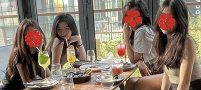 15歲李嫣與閨蜜聚會，穿背心超短褲明星范十足