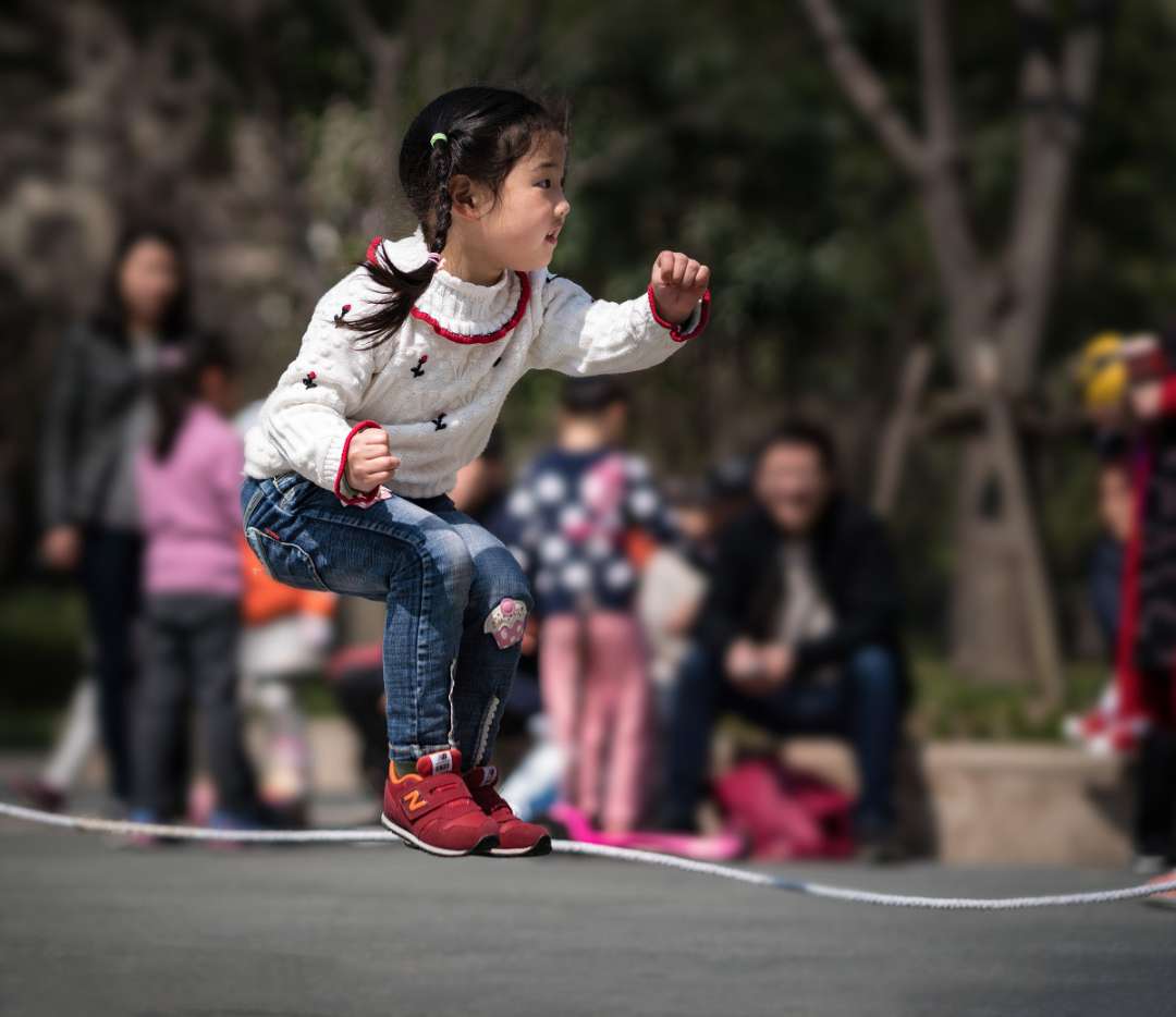 這個運動最能刺激孩子長高，比跳高還管用