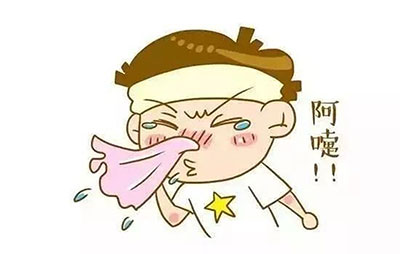 一到換季孩子就容易過(guò)敏，媽媽?xiě)?yīng)該怎么做？