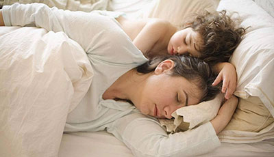 想跟孩子分床睡，最好趕在這個(gè)年齡段之前。