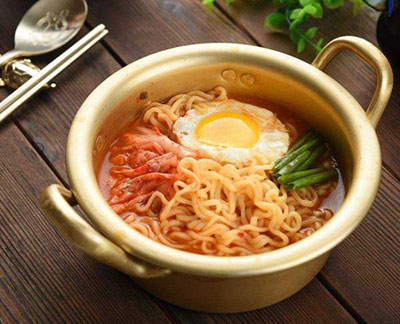 這幾類(lèi)食物都是孩子的身高“抑制劑”，別再給孩子買(mǎi)了