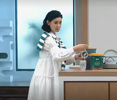 李小萌挺孕肚拍廣告，被贊娛樂圈最真實孕媽！