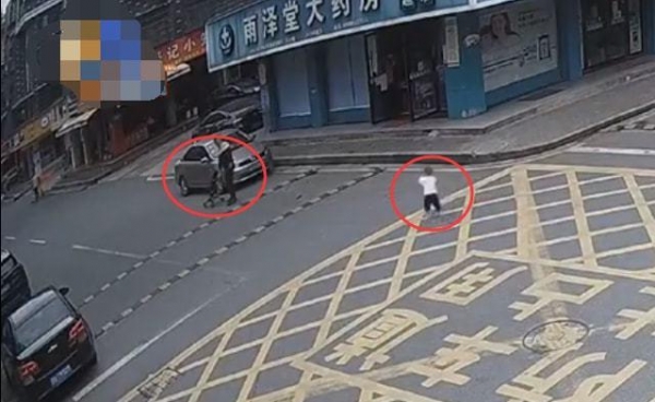 “傷”孩子的兩種教育場(chǎng)合，家長莫踩雷