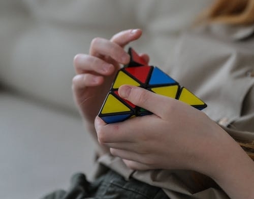 推薦4個適合小孩子玩的小游戲，益智又能鍛煉思維能力