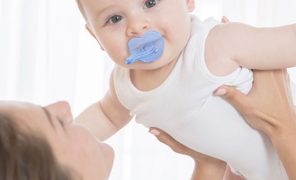 “哄娃神器”安撫奶嘴使用注意事項(xiàng)，新手媽媽要知道