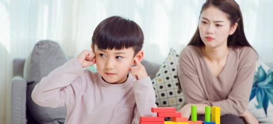 家長要注意孩子日常的4個(gè)動(dòng)作，以免有更大的影響