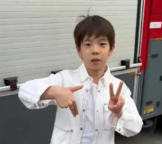 霍思燕回復(fù)網(wǎng)友：嗯哼不是腺樣體面容