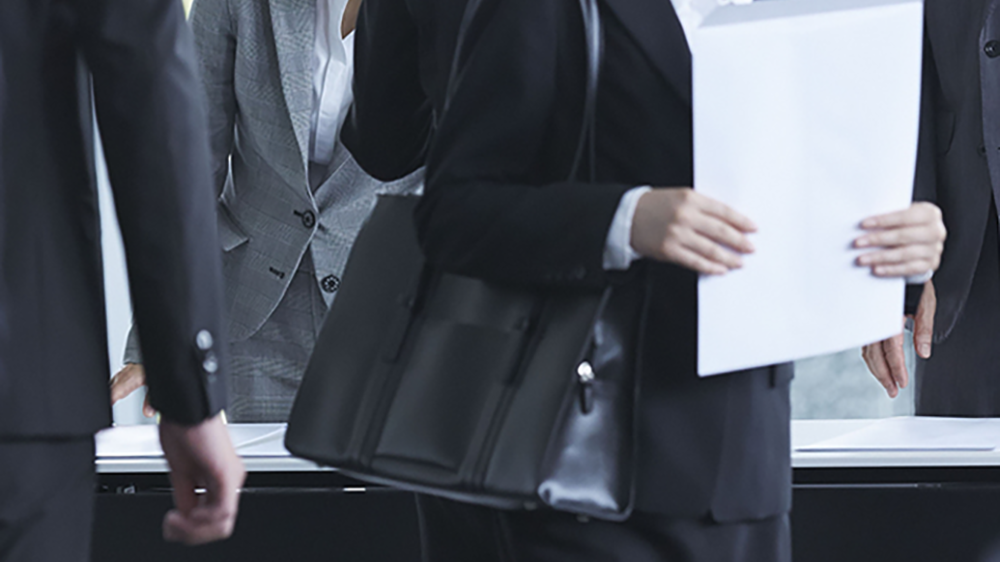 女性求職被問是否愿意3年不生娃？記者調(diào)查職場女性遭遇隱性歧視