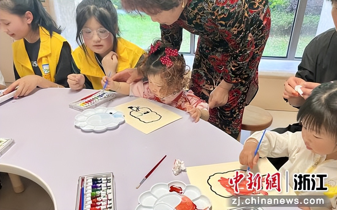 浙江諸暨探索“校社共建共育” 依托優(yōu)勢破解育兒難題