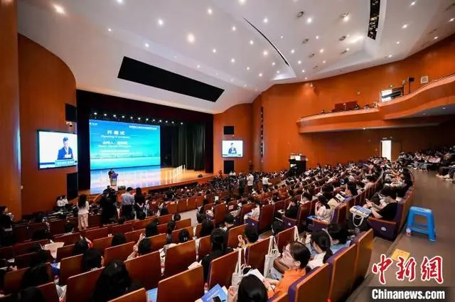 海內(nèi)外嬰幼兒專家齊聚浙江杭州 探新時代嬰幼兒發(fā)展與托育