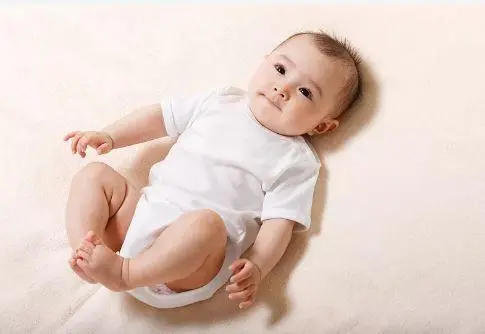 嬰兒易發(fā)“親吻病”，文明社會理當(dāng)“聞陋則改”