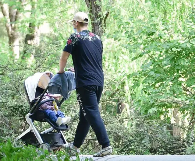 夏季10個帶娃的危險行為，家長一定要留意！