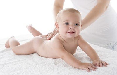 幾個(gè)小妙招，解決寶寶秋季皮膚干燥問題