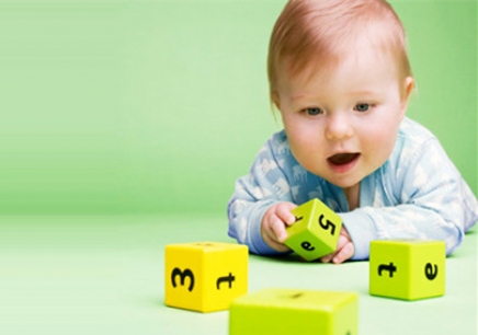 三歲以下的寶寶早教重點是機構(gòu)還是家庭？