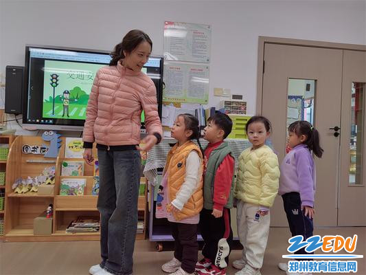 上好安全第一課 鄭州市實(shí)驗(yàn)幼兒園安全課堂點(diǎn)亮“開學(xué)季”