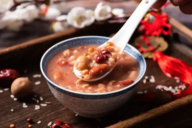 小寒至臘八近 臘八粥這樣喝暖身驅(qū)寒更養(yǎng)生