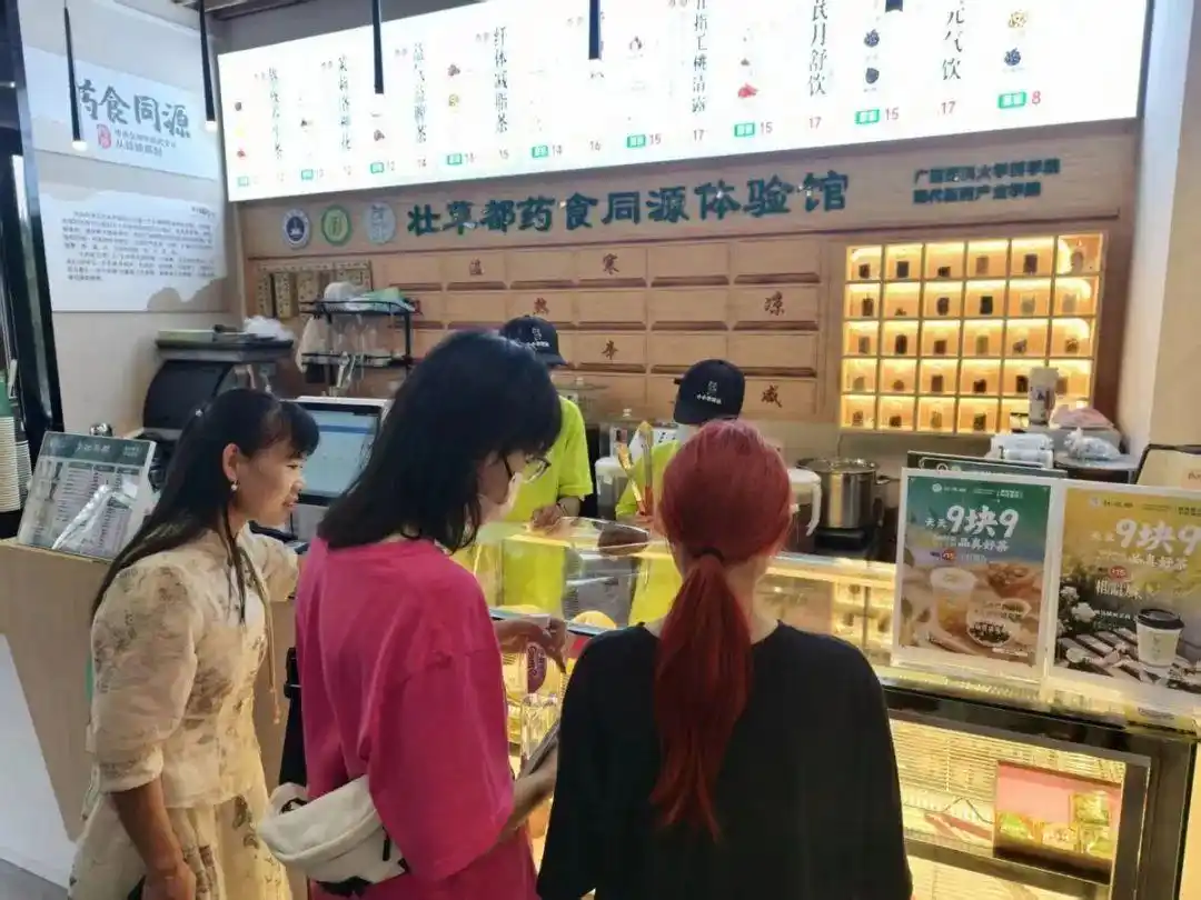 去醫(yī)院吃面包？這屆年輕人真會(huì)“養(yǎng)生”！